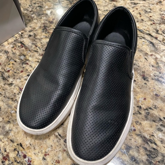 Shoes - Picture 2 of 4